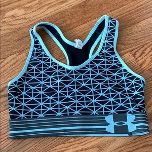 Women’s underarmour sports bra